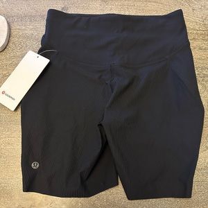 NWT Lululemon ribbed base pace shorts